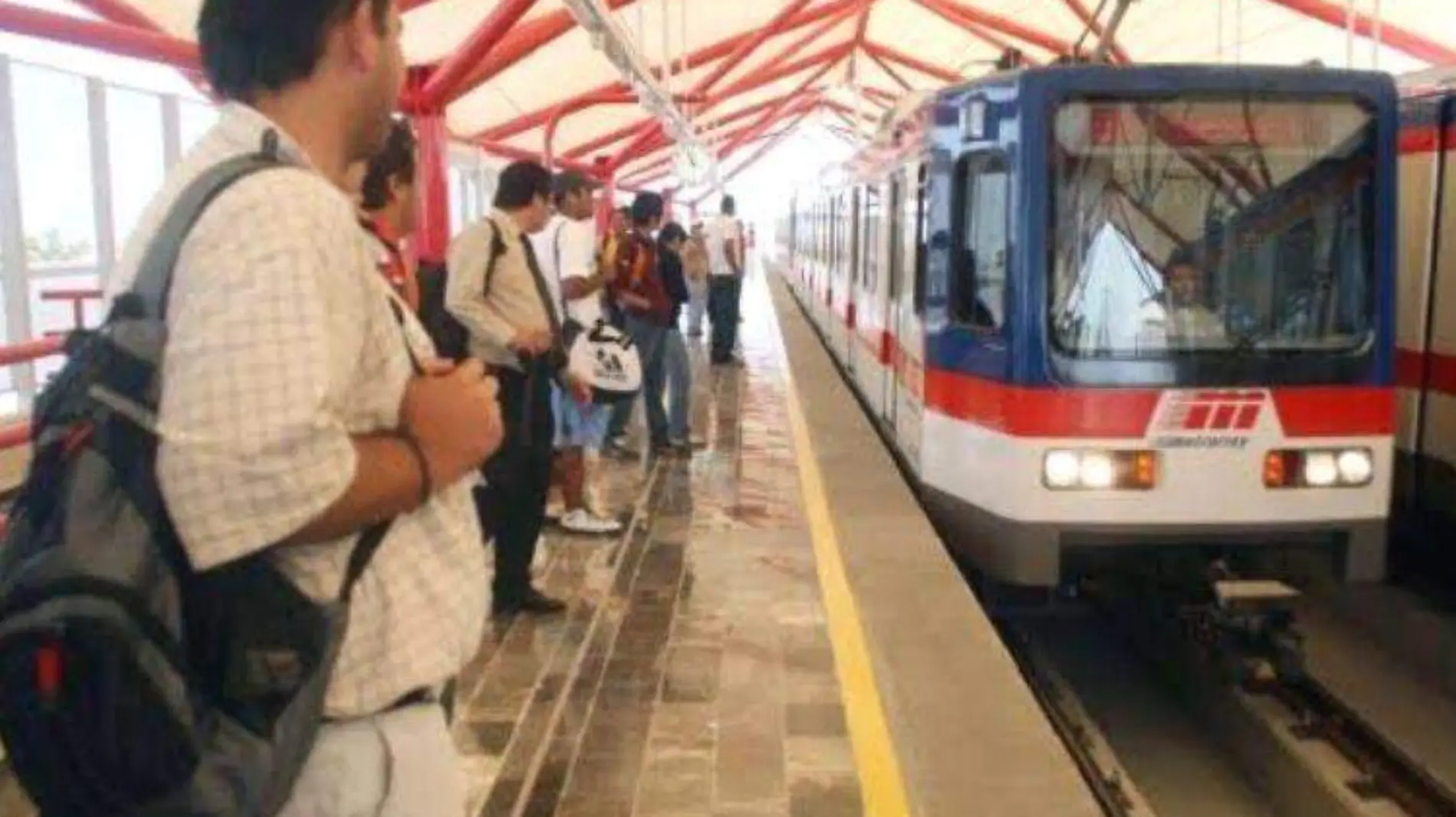 Denuncian a organismo de metro en NL